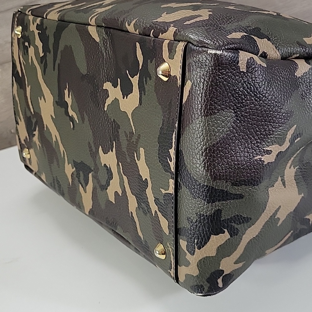 Mark & Graham Green Camo Leather Tote Bag - Picture 8 of 15